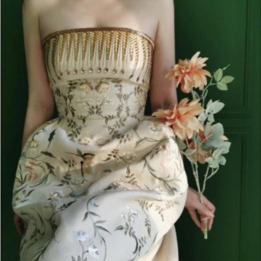 Elegant Strapless Dress with Intricate Embroidery